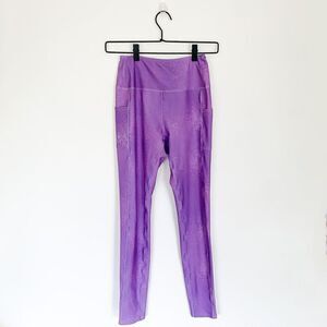 Chameleon April Giangeruso shimmering violet leggings